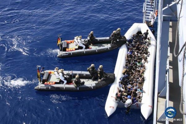 ادامه آوارگی و سردرگمی پناهجویان ؛ انگشت اتهام بسویِ اتحادیه اروپا