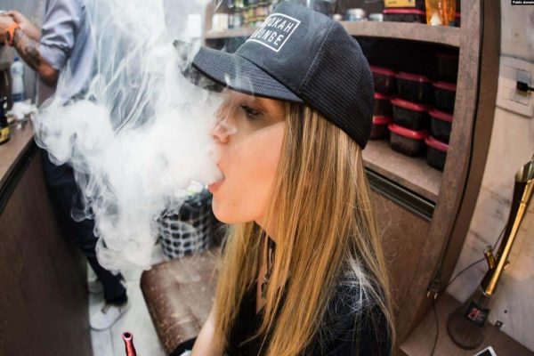 بیش از صد مورد اختلالات عصبی به خاطر مصرف سیگار الکترونیکی گزارش شده است