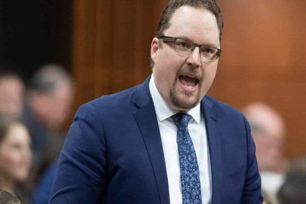 نمایندگان احزاب محافظه‌کار و لیبرال خواستار مداخله دولت فدرال به قانون سکولاریسم کبک شدند