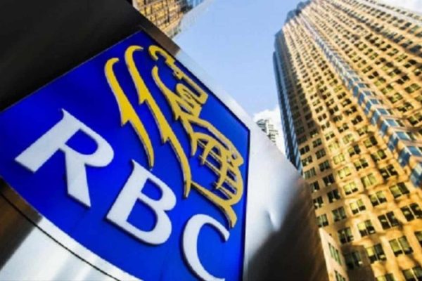 A Royal Bank of Canada logo is seen on Bay Street in the heart of the financial district in Toronto بازار کار در کانادا