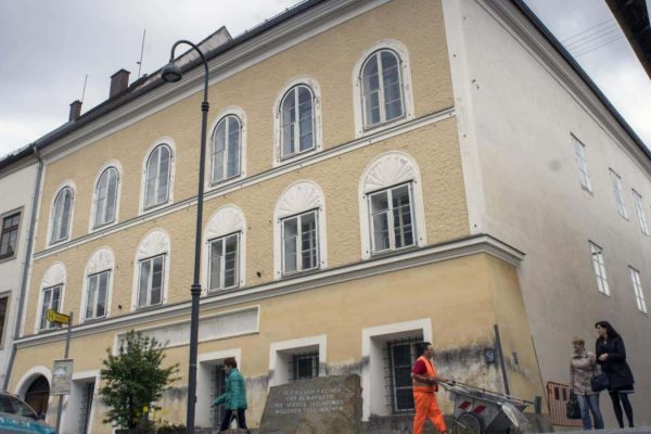 دیوان عالی اتريش به اختلاف در مورد خانه محل تولد هیتلر پایان داد