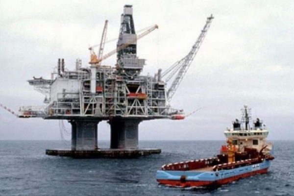 Poor weather prompts temporary shutdown of all N.L. offshore rigs سواحل آتلانتیک نشت نفت کانادا