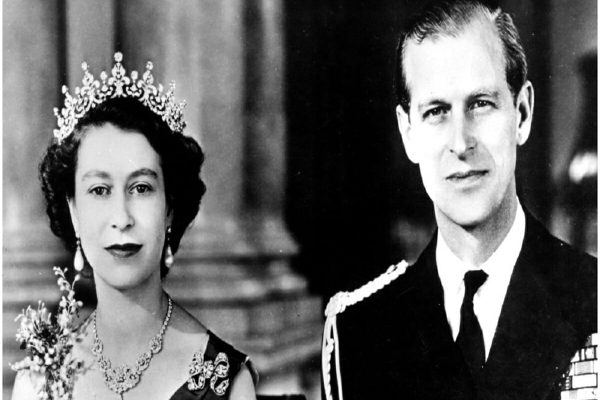 ملکه اولین سالگرد ازدواج خود را بدون شاهزاده فیلیپ جشن می‌گیرد