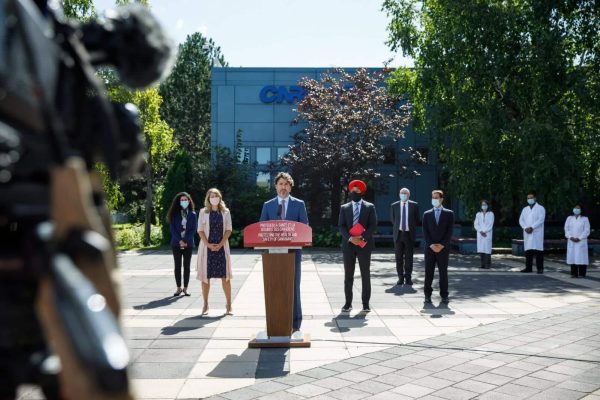 واکنش ترودو به تخریب مجسمه مک دونالد واکنش ترودو به تخریب مجسمه مک دونالد