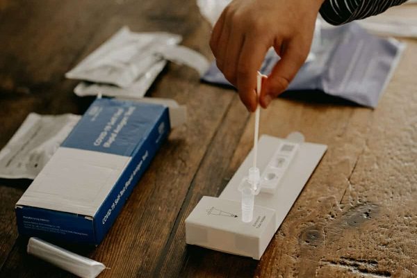 با نزدیک شدن به کریسمس، سایت‌های تست کووید19 کبک شلوغ‌تر می‌شوند