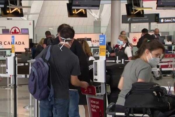 arriving-in-airport ارائه مدارک واکسیناسیون هنگام ورود به کانادا