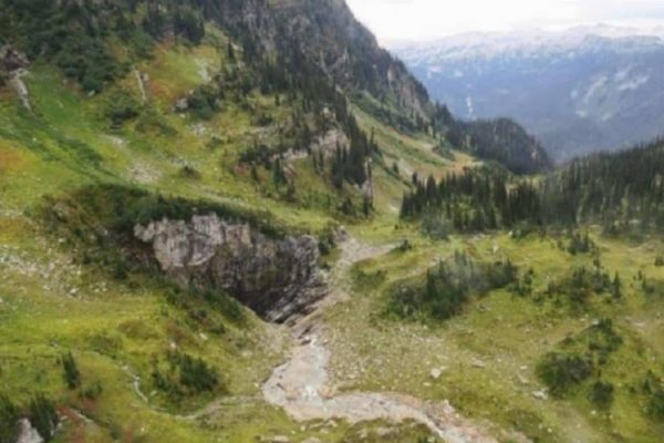 کشف بزرگترین غار کانادا