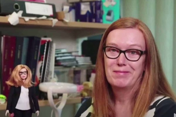 باربی گیلبرت - عروسک سازنده واکسن آسترازنکا