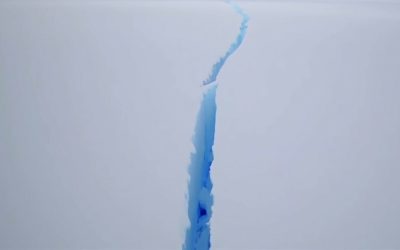 بزرگترین کوه یخی جهان
