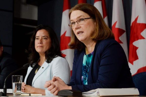 در ادامه موج استعفای دولت فدرال، رئیس خزانه‌داری دولت فدرال هم استعفا می‌دهد