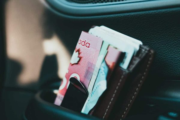 حداقل دستمزد ساعتی انتاریو در سال 2022 به 15 دلار می‌رسد