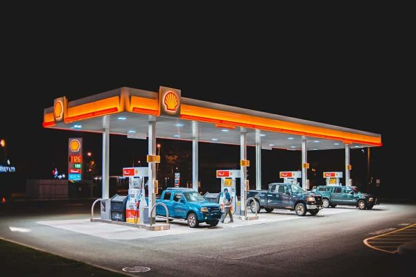 به گفته تحلیلگران، قیمت بنزین ممکن است سال آینده به لیتری 2 دلار برسد