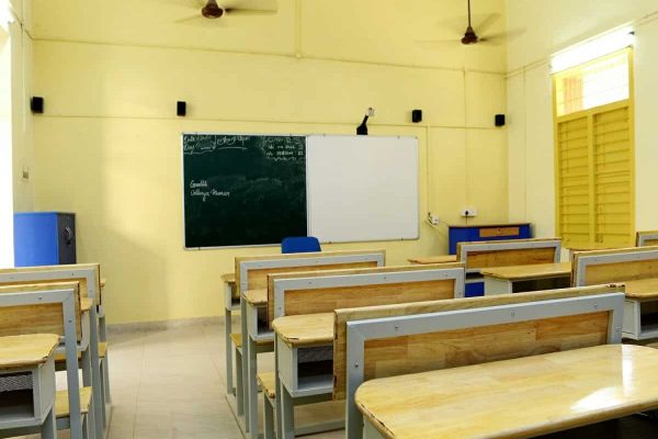 تا سال ۲۰۲۶ حدود ۸ هزار کارمند در شبکه مدارس استان کبک استخدام میشوند تا سال ۲۰۲۶ حدود ۸ هزار کارمند در شبکه مدارس استان کبک استخدام میشوند