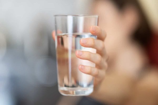 قانون ۸ لیوان آب در روز را فراموش کنید