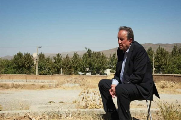 محسن خان جهانی «مثل درخت» را نمایش می‌دهد