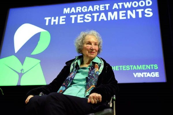 margaret-atwood مارگارت آتوود: کمپین های مجازی مشکل گشا نیستند