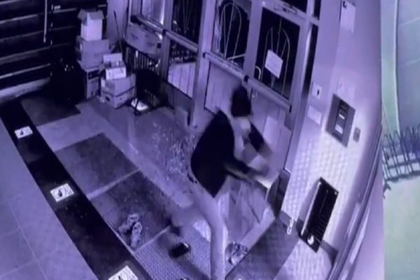 حمله به نمازگزاران مسلمان کانادا، اینبار در مسجد مونترال | اسلام هراسی اینبار در مونترال