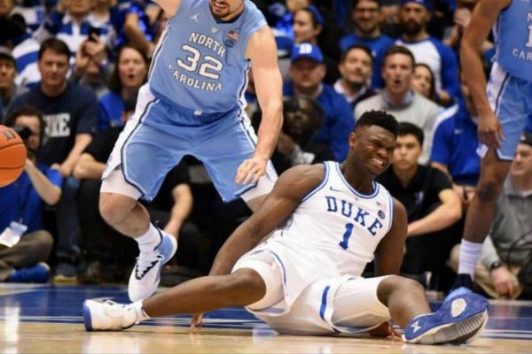 پاره شدن کفش بسکتبالیست آمریکایی؛ ارزش سهام نایک سقوط کرد