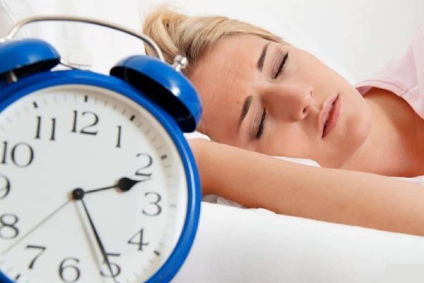 خوابیدن زیاد آخرهفته برای جبران کمبود خواب عمر را کوتاه می‌کند