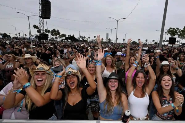 جشنواره موسیقی عظیم در ساحل محبوب انتاریو: خداحافظی باشکوه با تابستان! جشنواره موسیقی عظیم در ساحل محبوب انتاریو: خداحافظی باشکوه با تابستان!