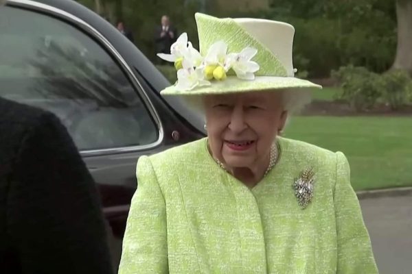 حضور ملکه الیزابت در انظار عمومی