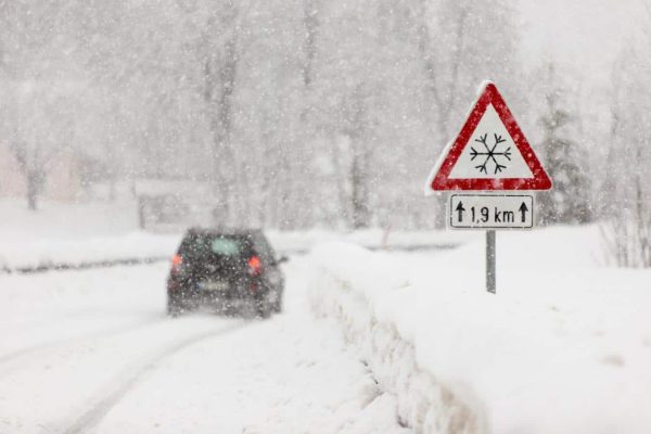 رانندگی در زمستان | چگونه در برف و یخ بهتر برانیم؟