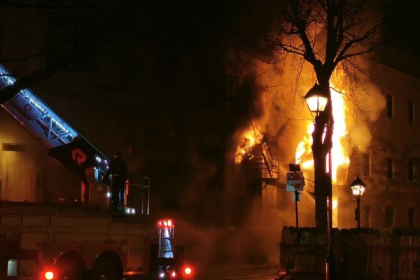 تعداد افراد ناپدید شده در آتش سوزی بخش مونترال قدیم به هفت نفر افزایش یافت