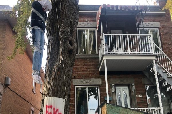 آدمک حلق آویز شده در مونترال بحث برانگیز شد