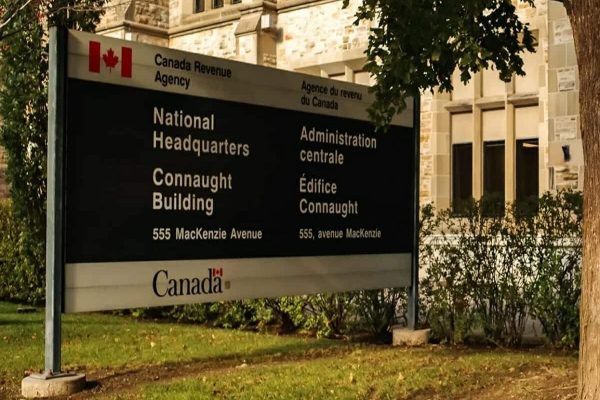 استخدام در آژانس درآمد کانادا با درآمدی بالغ بر ۱۰۷ هزار دلار