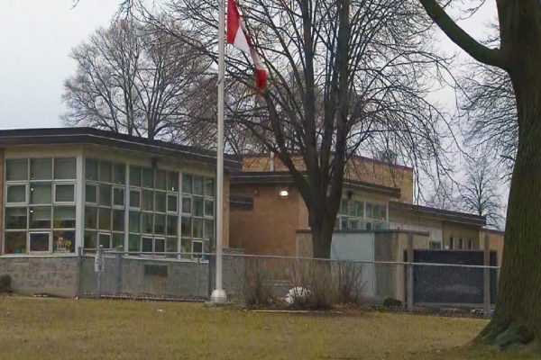 یک دانش‌آموز ۱۳ساله تورنتویی با اسلحه اسباب‌ بازی از دوستانش درخواست پول می‌کرده