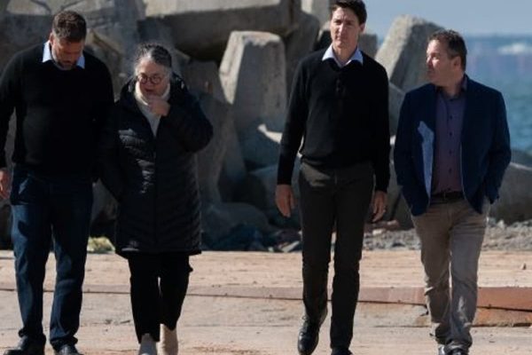 نخست وزیر ترودو از جزایر طوفان زده کبک بازدید کرد