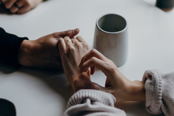 چه وقت باید از همسرمان انتظار حمایت عاطفی داشته باشیم؟