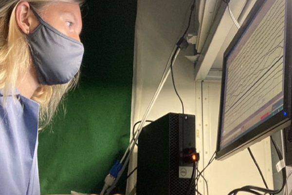 گفتگو واقعی با یک فرد در حال رویابینی امکان پذیر خواهد بود