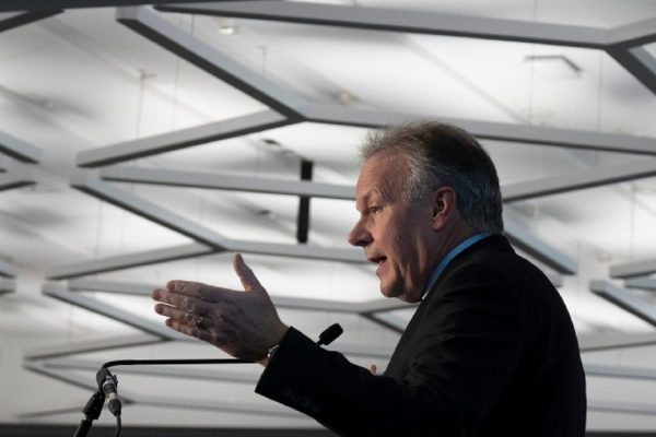 رئیس سابق بانک مرکزی کانادا : خطر سقوط سخت اقتصاد کانادا از رگ گردن هم به ما نزدیکتر است