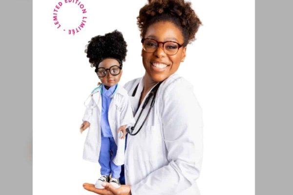 اولین عروسک سیاهپوست زن از یک متخصص قلب و عروق مونترالی ساخته شد