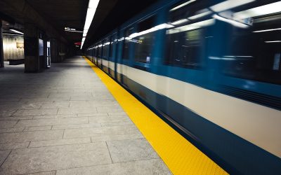 بار دیگر، فردی در شلوغ‌ترین ایستگاه متروی تورنتو به سمت سکو هل داده شد