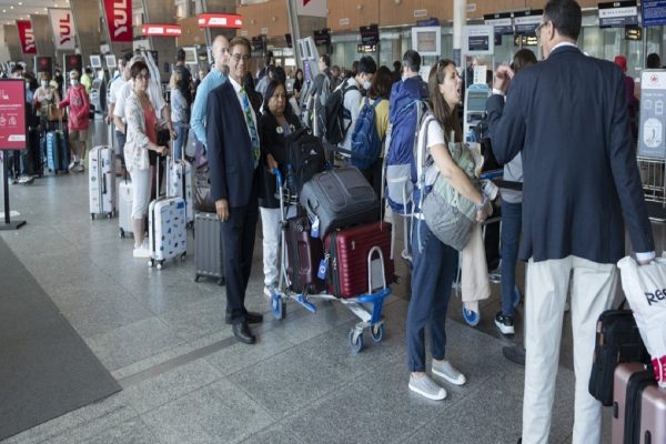 بنابر نتایج نظرسنجی‌ها، اکثر کانادایی‌ها نگران مشکلات فرودگاه هستند