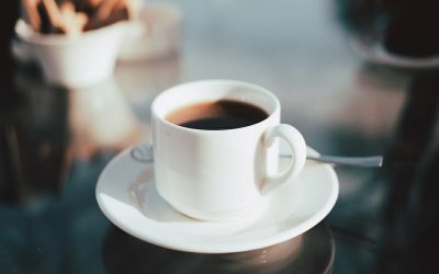 ۷ علامتی که از مصرف زیاد قهوه نشان دارد