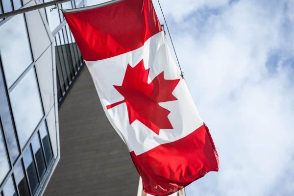 مهاجران جدید کانادا بیش از قدیمی‌ها به پارلمان و رسانه‌ها اعتماد دارند