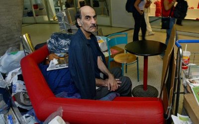 مهران کریمی ناصری، پس از ۱۸ سال زندگی در ترمینال فرودگاه شارل دوگل، در همانجا درگذشت
