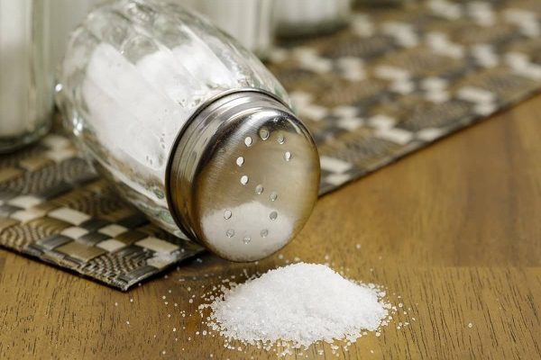 استفاده از چه مقدار نمک در رژیم غذایی سلامتی را به خطر نمی‌اندازد؟