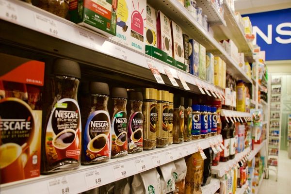 کانادایی‌ها چگونه همزمان با تداوم تورم به کاهش هزینه و پس‌انداز روی می‌آورند؟