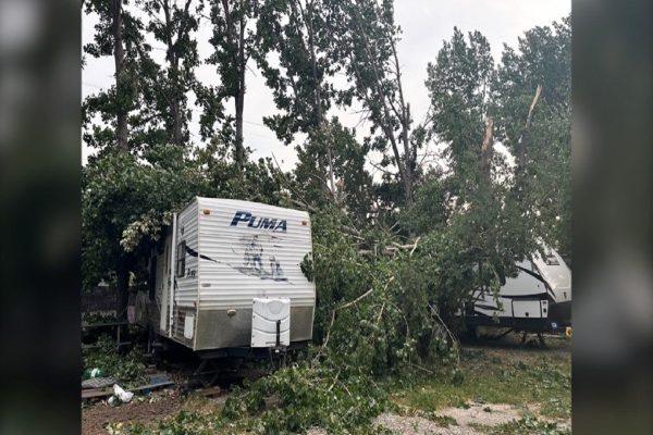 بادهای شدید خسارات زیادی را به جنوب آلبرتا وارد کرده‌اند