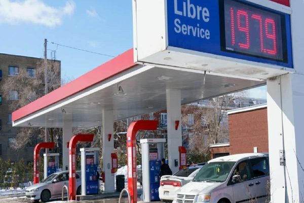 بنابر نظر کارشناسان، کاناداییها باید خودشان را برای گرانی بنزین در تابستان آماده کنند بنابر نظر کارشناسان، کاناداییها باید خودشان را برای گرانی بنزین در تابستان آماده کنند