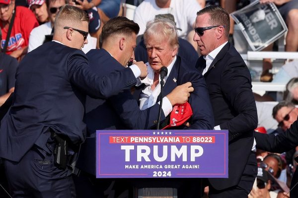 خطر از بيخ گوش دونالد ترامپ گذشت