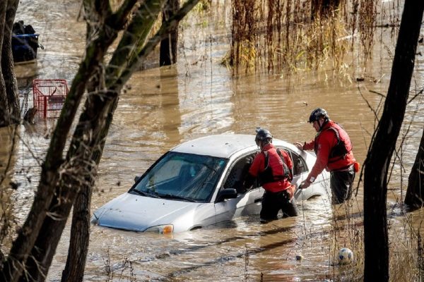 جاری شدن سيل در بريتيش كلمبيا، دست كم بيست خانه را تحت تاثير قرار داد جاری شدن سيل در بريتيش كلمبيا، دست كم بيست خانه را تحت تاثير قرار داد