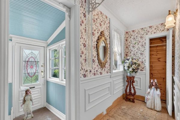 خانه ۹۰۰ هزار دلاری ترسناک در انتاریو  خانه ۹۰۰ هزار دلاری ترسناک در انتاریو